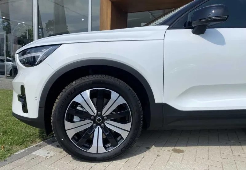 Volvo XC40 Recharge Twin Engine =Ultimate= Distronic Гаранци Image 3